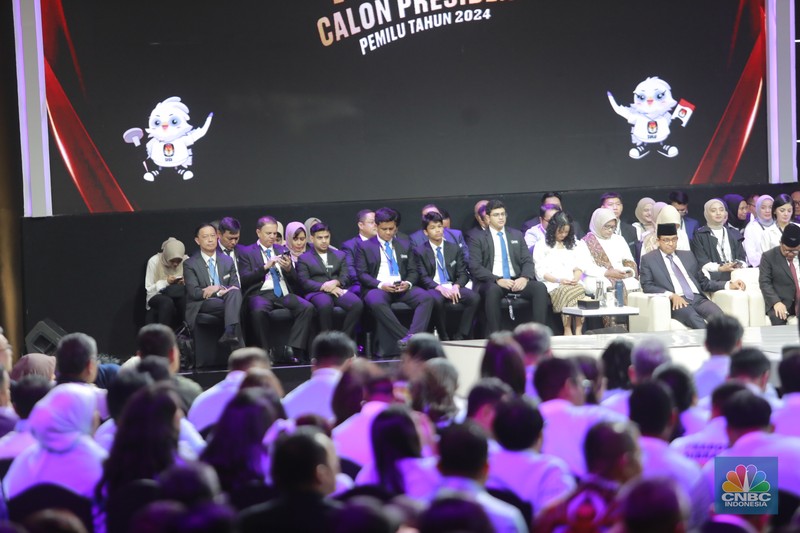 Capres nomor urut 1 Anies Baswedan saat meyampaikan pemaparan di debat Capres kelima. (CNBC Indonesia/Muhammad Sabki) Capres nomor urut 1 Anies Baswedan saat meyampaikan pemaparan di debat Capres kelima. (CNBC Indonesia/Muhammad Sabki)