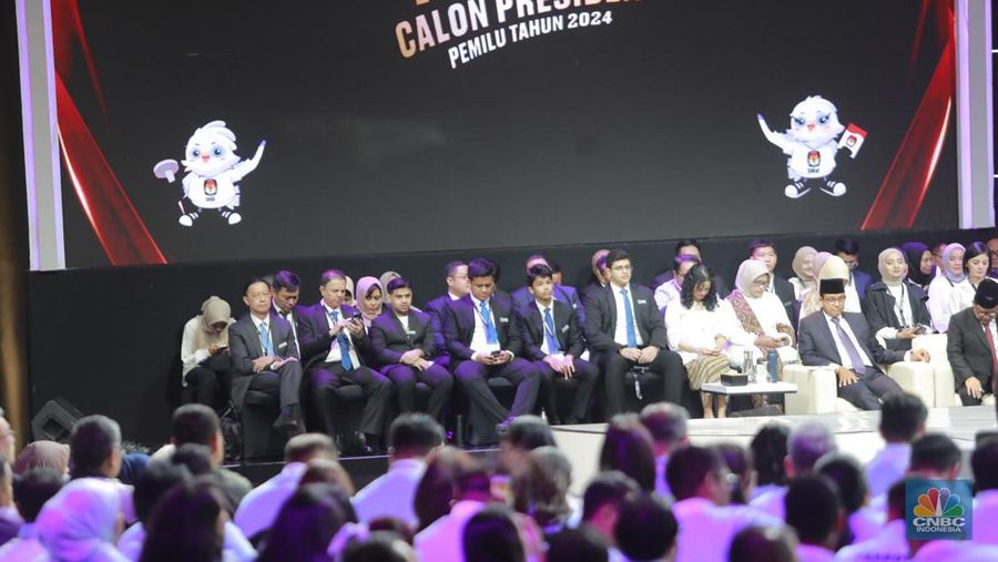 Capres nomor urut 1 Anies Baswedan saat meyampaikan pemaparan di debat Capres kelima. (CNBC Indonesia/Muhammad Sabki)