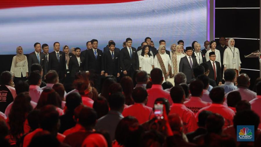 Capres nomor urut 1 Anies Baswedan saat meyampaikan pemaparan di debat Capres kelima. (CNBC Indonesia/Muhammad Sabki)