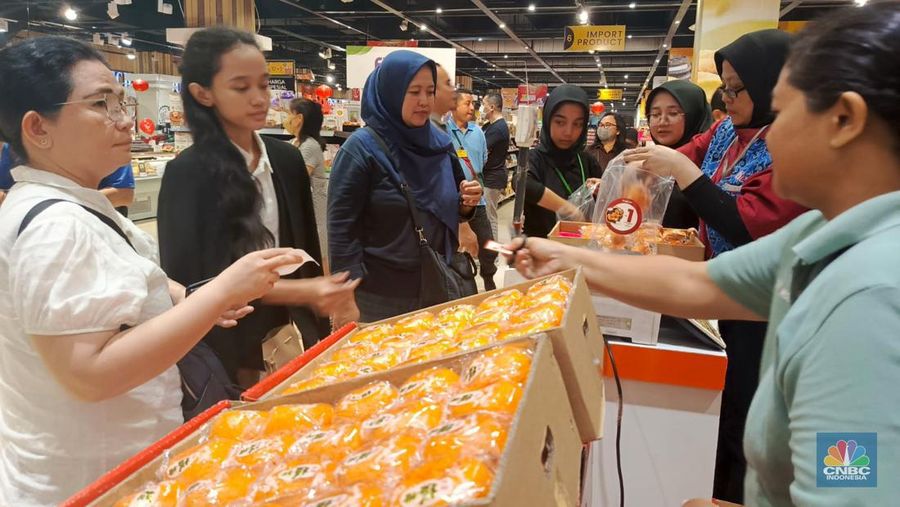 Transmart kembali menggelar pesta diskon besar-besaran melalui Transmart Full Day Sale pada Minggu (4/2/2024). (CNBC Indonesia/Rosseno Aji Nugroho)