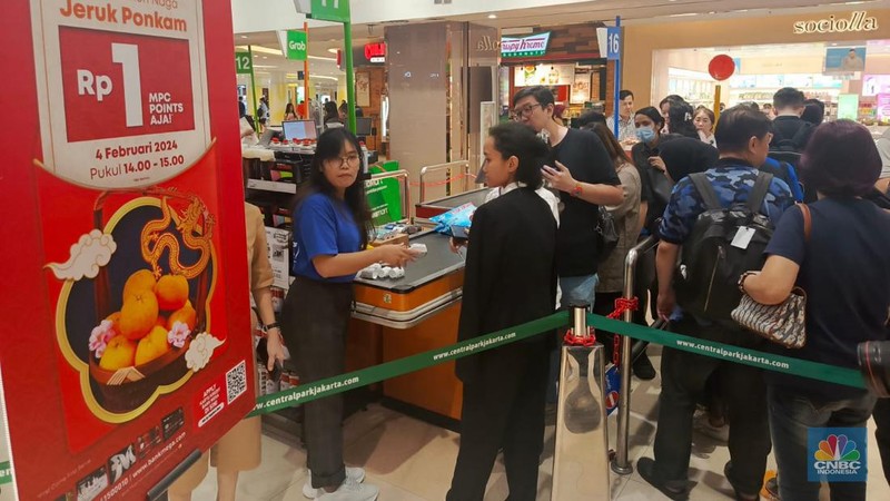 Transmart (CNBC Indonesia/Rosseno Aji Nugroho)