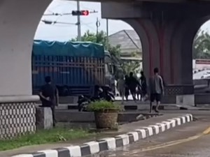 Viral Sopir Truk Dipalak Modus Bersih-bersih Pakai Kemoceng di Palembang