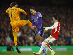 Liverpool Dihajar Arsenal, Klopp Bela Alisson dan Van Dijk