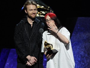 Akhirnya Dapat Piala, Billie Eilish dan Finneas OConnell Hampir Cabut dari Grammy