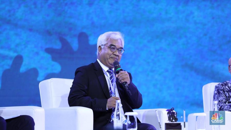 Direktur Divisi Perencanaan Sekretariat MRC, Theerwat Samphawamana dalam diskusi panel Indonesia Marine And Fisheries Business Forum 2024, di Fairmont Jakarta, pada Senin (5/2/2024). (CNBC Indonesia/Tri Susilo)