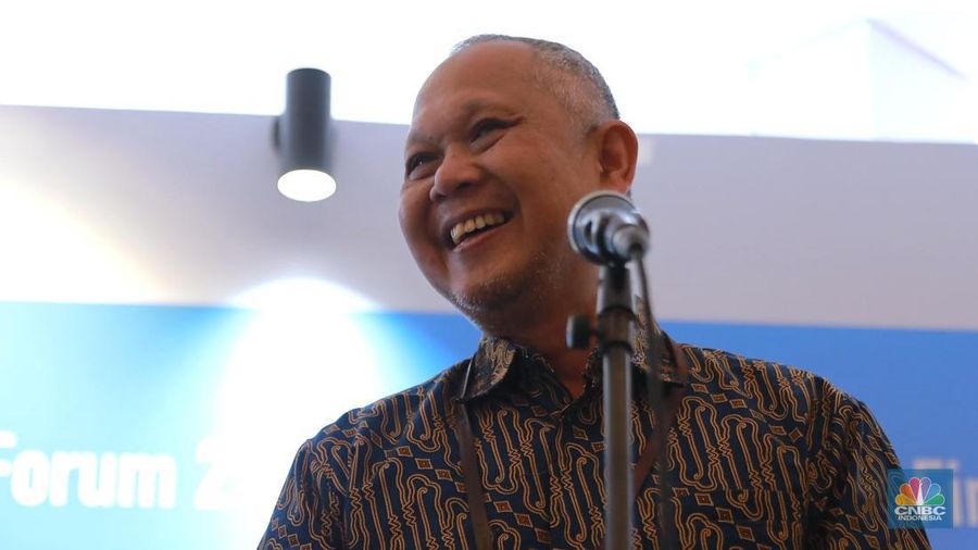 Direktur Jenderal Pembiayaan Infrastruktur Kementerian PUPR, Herry Trisaputra Zuna memberi pemaparan di acara Road to 10th World Water Forum di menara Danareksa, Jakarta, Senin, (5/2/2024). (CNBC Indonesia/Muhammad Sabki)