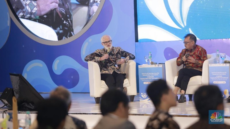 Sekjen Kementerian PUPR, Mohammad Zainal Fatah memberi pemaparan di acara Road to 10th World Water Forum di menara Danareksa, Jakarta, Senin, (5/2/2024). (CNBC Indonesia/Muhammad Sabki)