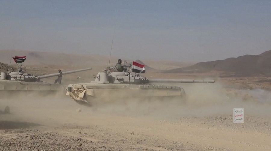 Gerakan Houthi yang bersekutu dengan Iran di Yaman merilis video pada Sabtu (3/2/2024) yang menunjukkan para pejuang melakukan latihan militer melawan sasaran-sasaran tiruan Israel. (Tangkapan Layar Video Reuters/HOUTHI MEDIA CENTER)