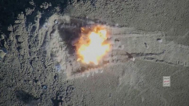 Gerakan Houthi yang bersekutu dengan Iran di Yaman merilis video pada Sabtu (3/2/2024) yang menunjukkan para pejuang melakukan latihan militer melawan sasaran-sasaran tiruan Israel. Gerakan Houthi yang bersekutu dengan Iran di Yaman merilis video pada Sabtu (3/2/2024) yang menunjukkan para pejuang melakukan latihan militer melawan sasaran-sasaran tiruan Israel. (Tangkapan Layar Video Reuters/HOUTHI MEDIA CENTER)