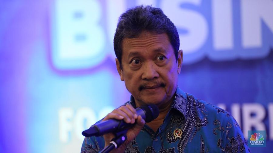 Menteri Perikanan dan kelautan RI, Sakti Wahyu Trenggono saat memberikan pemaparan dalam diskusi panel Indonesia Marine And Fisheries Business Forum 2024, di Fairmont Jakarta, pada Senin (5/2/2024). (²©²ÊÍøÕ¾/Tri Susilo)
