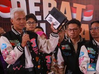 Penampakan Ganjar Pamer Sat-Set Box, Apa Itu?
