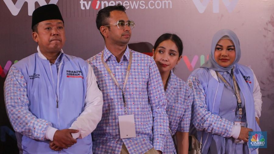 Pasangan capres-cawapres nomor urut dua Prabowo Subianto dan Gibran Rakabuming Raka saat konferensi pers usai Debat Kelima Capres di JCC Senayan, Jakarta, Minggu (4/4/2023). (CNBC Indonesia/Faisal Rahman)