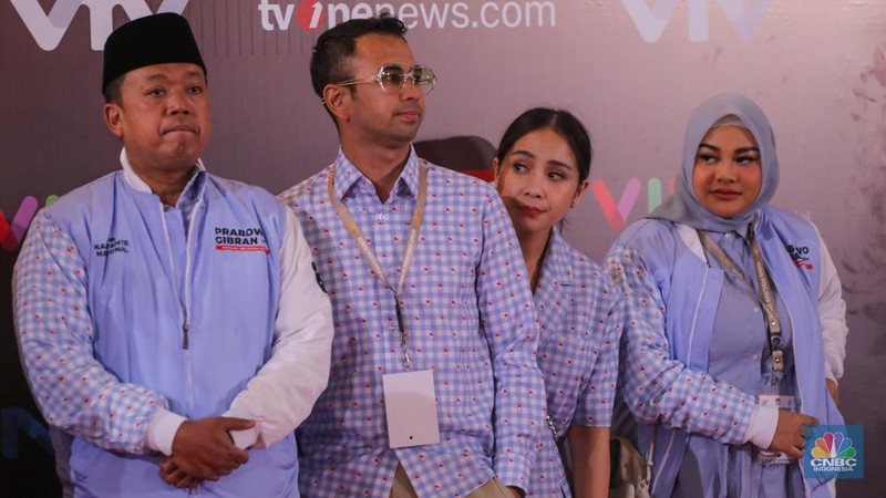 Pasangan capres-cawapres nomor urut dua Prabowo Subianto dan Gibran Rakabuming Raka saat konferensi pers usai Debat Kelima Capres di JCC Senayan, Jakarta, Minggu (4/4/2023). (CNBC Indonesia/Faisal Rahman)