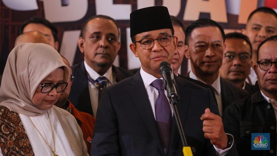 Pasangan capres-cawapres nomor urut satu Anies Baswedan dan Muhaimin Iskandar saat konferensi pers usai Debat Kelima Capres di JCC Senayan, Jakarta, Minggu (4/4/2023). (CNBC Indonesia/Faisal Rahman)