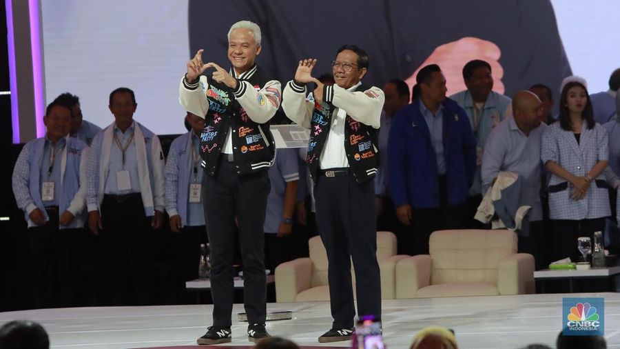 Pasangan Capres dan Cawapres Nomor Urut 3, Ganjar Pranowo-Mahfud MD menghadiri Debat Kelima Pilpres 2024 di Jakarta Convention Center (JCC), Senayan, Jakarta Pusat, Minggu (4/2/2024). (CNBC Indonesia/Muhammad Sabki)