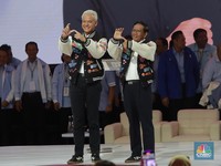 Momen Ganjar-Mahfud Masuk Pakai Bahasa Isyarat di Debat Kelima Capres
