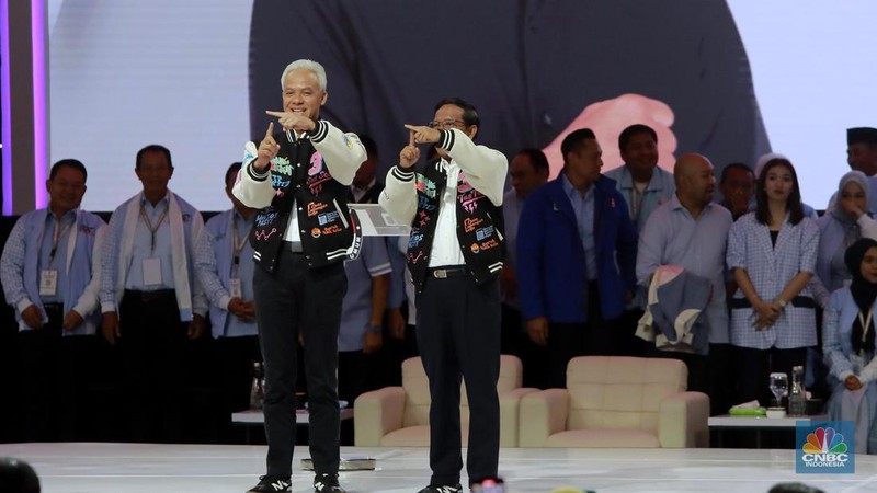 Pasangan Capres dan Cawapres Nomor Urut 3, Ganjar Pranowo-Mahfud MD menghadiri Debat Kelima Pilpres 2024 di Jakarta Convention Center (JCC), Senayan, Jakarta Pusat, Minggu (4/2/2024). (CNBC Indonesia/Muhammad Sabki)