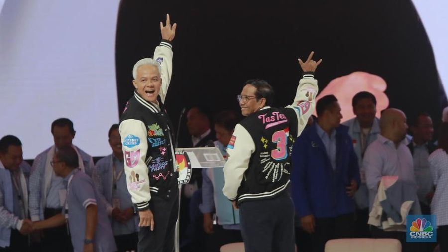 Pasangan Capres dan Cawapres Nomor Urut 3, Ganjar Pranowo-Mahfud MD menghadiri Debat Kelima Pilpres 2024 di Jakarta Convention Center (JCC), Senayan, Jakarta Pusat, Minggu (4/2/2024). (CNBC Indonesia/Muhammad Sabki)