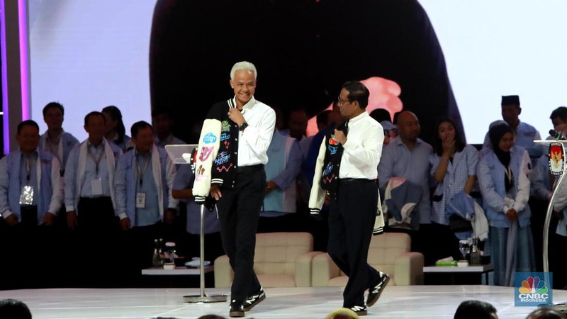 Pasangan Capres dan Cawapres Nomor Urut 3, Ganjar Pranowo-Mahfud MD menghadiri Debat Kelima Pilpres 2024 di Jakarta Convention Center (JCC), Senayan, Jakarta Pusat, Minggu (4/2/2024). (CNBC Indonesia/Muhammad Sabki)