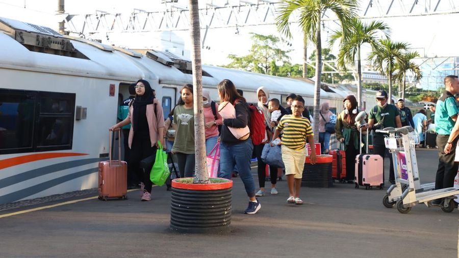 Penumpang kereta api membludak saat liburan. (Dok. KAI)