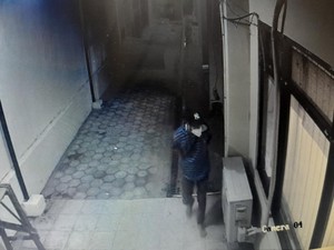Maling Bertopi NY Bobol Kantor Disnakertrans, Gondol Laptop-Kamera