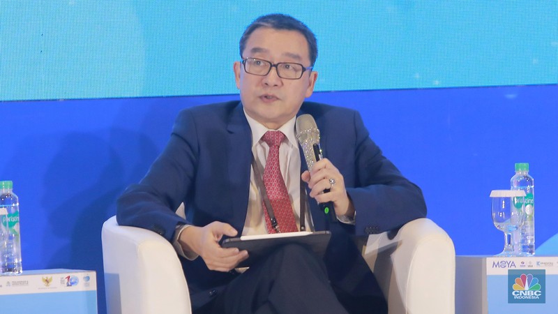 Sekjen Kementerian PUPR, Mohammad Zainal Fatah memberi pemaparan di acara Road to 10th World Water Forum di menara Danareksa, Jakarta, Senin, (5/2/2024). (CNBC Indonesia/Muhammad Sabki)