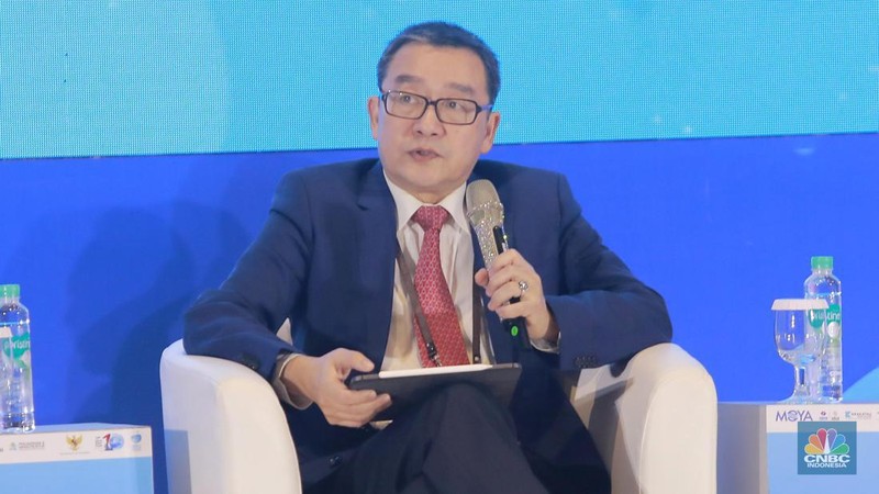 Sekjen Kementerian PUPR, Mohammad Zainal Fatah memberi pemaparan di acara Road to 10th World Water Forum di menara Danareksa, Jakarta, Senin, (5/2/2024). (CNBC Indonesia/Muhammad Sabki)