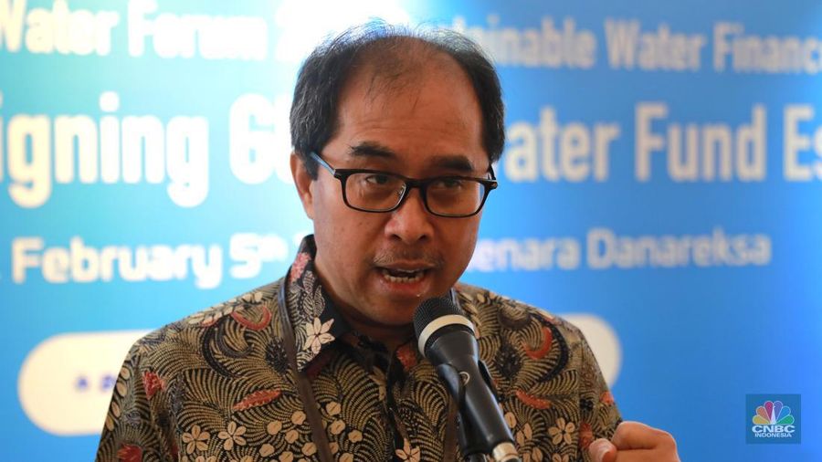 Staf Khusus (Stafsus) Menteri PUPR Bidang Sumber Daya Air Firdaus Ali memberi keterangan pers  di acara Road to 10th World Water Forum di menara Danareksa, Jakarta, Senin, (5/2/2024). (CNBC Indonesia/Muhammad Sabki)