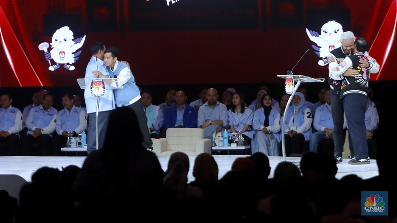 Debat kelima calon presiden Pemilu 2024 di JCC, Jakarta, Minggu, (4/2/2024). Debat kelima calon presiden Pemilu 2024 di JCC, Jakarta, Minggu, (4/2/2024). (CNBC Indonesia/Muhammad Sabki)