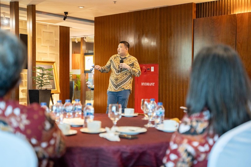 InvestasiKu menyelenggarakan Market Outlook untuk Perkumpulan Dana Pensiun Kristen Indonesia (BKS) dan Yayasan, diadakan offline di Mega Executive Club, Menara Bank Mega, dan secara online melalui Zoom pada akhir Januari. Tujuannya adalah memberikan gambaran pasar global dan lokal untuk membantu pengurus dapen dalam pengambilan keputusan investasi. (Dok. InvestasiKu)