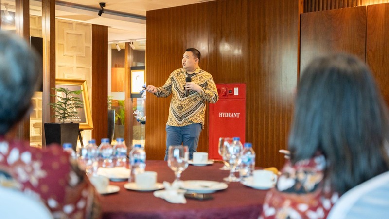 InvestasiKu menyelenggarakan Market Outlook untuk Perkumpulan Dana Pensiun Kristen Indonesia (BKS) dan Yayasan, diadakan offline di Mega Executive Club, Menara Bank Mega, dan secara online melalui Zoom pada akhir Januari. Tujuannya adalah memberikan gambaran pasar global dan lokal untuk membantu pengurus dapen dalam pengambilan keputusan investasi. (Dok. InvestasiKu)