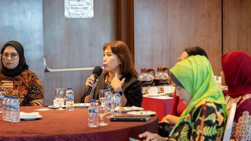 InvestasiKu menyelenggarakan Market Outlook untuk Perkumpulan Dana Pensiun Kristen Indonesia (BKS) dan Yayasan, diadakan offline di Mega Executive Club, Menara Bank Mega, dan secara online melalui Zoom pada akhir Januari. Tujuannya adalah memberikan gambaran pasar global dan lokal untuk membantu pengurus dapen dalam pengambilan keputusan investasi. (Dok. InvestasiKu)