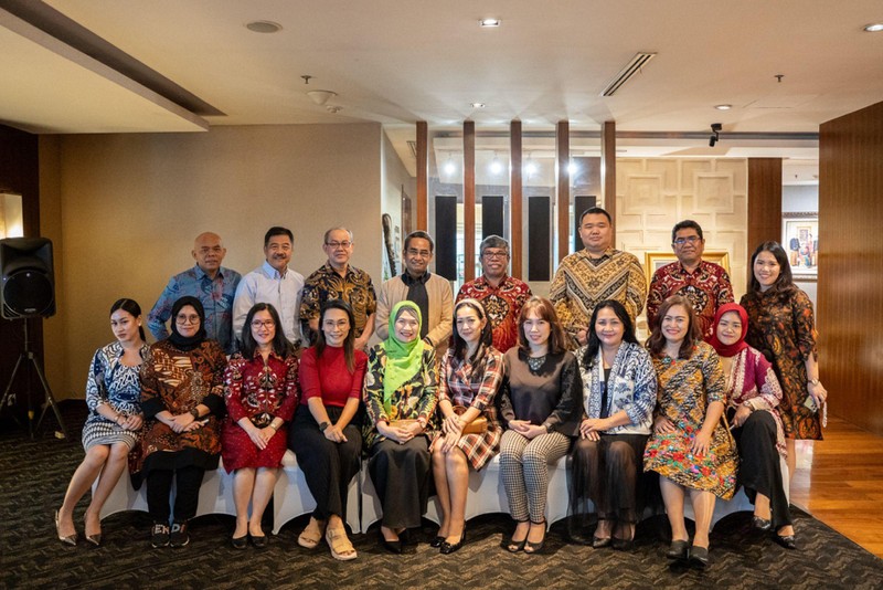 InvestasiKu menyelenggarakan Market Outlook untuk Perkumpulan Dana Pensiun Kristen Indonesia (BKS) dan Yayasan, diadakan offline di Mega Executive Club, Menara Bank Mega, dan secara online melalui Zoom pada akhir Januari. Tujuannya adalah memberikan gambaran pasar global dan lokal untuk membantu pengurus dapen dalam pengambilan keputusan investasi. InvestasiKu menyelenggarakan Market Outlook untuk Perkumpulan Dana Pensiun Kristen Indonesia (BKS) dan Yayasan, diadakan offline di Mega Executive Club, Menara Bank Mega, dan secara online melalui Zoom pada akhir Januari. Tujuannya adalah memberikan gambaran pasar global dan lokal untuk membantu pengurus dapen dalam pengambilan keputusan investasi. (Dok. InvestasiKu)