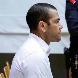 Eks Pemain Barca Dani Alves Dipenjara Akibat Kasus Pelecehan Seksual