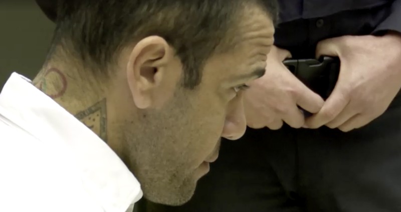 Mantan pesepakbola Brasil, Dani Alves menjalani sidang kasus pelecehan seksual di Barcelona, Spanyol, Senin (5/2/2024). (REUTERS) Mantan pesepakbola Brasil, Dani Alves menjalani sidang kasus pelecehan seksual di Barcelona, Spanyol, Senin (5/2/2024). (REUTERS)