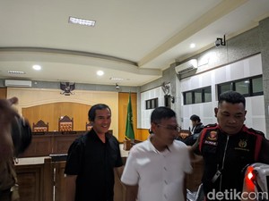 2 Terdakwa Korupsi Marching Band Dikbud NTB Dituntut 5 dan 6 Tahun Bui