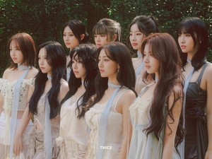 TWICE Meriahkan Halftime Show K League Vs Tottenham Hotspur