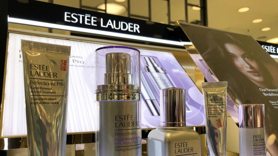 FILE PHOTO: An Estee Lauder cosmetics counter is seen in Los Angeles, California, U.S., August 19, 2019. REUTERS/Lucy Nicholson/File Photo
