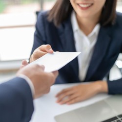 Cara Nego Gaji Buat Pemalu Biar Gak Underpaid