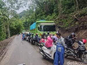 Poros Maros-Bone Macet gegara Buka Tutup Jalan, Kendaraan Mengular 1 Km