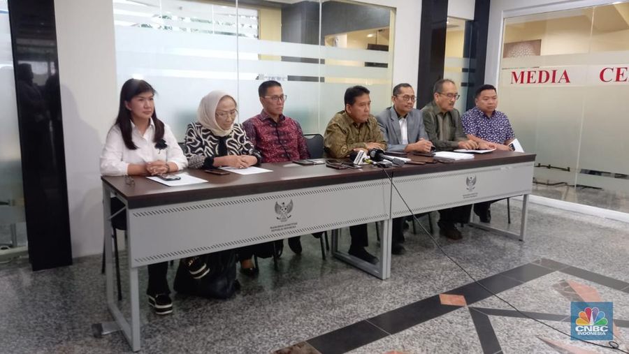Konferensi Pers Pendaftaran Uji Materiil UU 1/2022 yang Terkait dengan Pajak Hiburan oleh Dewan Pengurus Pusat Gabungan Industri Pariwisata Indonesia (DPP GIPI), Rabu (7/2/2024). (CNBC Indonesia/Arrijal Rachman)