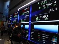 PT Ancara Logistics Indonesia Tbk (ALII) yang merupakan emiten Grup Bakrie, PT Terang Dunia Internusa Tbk (UNTD), emiten sektor teknologi PT Topindo Solusi Komunika Tbk (TOSK) dan PT Mitra Pedagang Indonesia Tbk (MPIX).