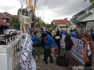 Sorot Honor KPPS Kota Tasikmalaya Rp 25 Ribu, Mahasiswa Geruduk KPU