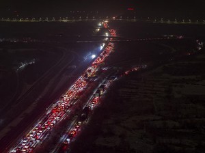 Warga China Mudik Rayakan Imlek, Kejebak Macet Belasan Jam
