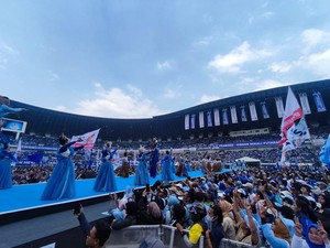 Kampanye Akbar PAN di GBLA, Massa Kompak Teriak Prabowo-Gibran 1 Putaran