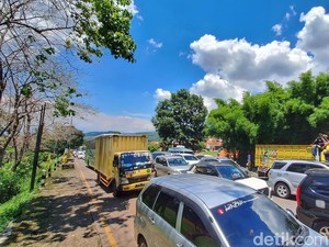 Libur Isra Mikraj-Imlek, Jalan Raya Nagreg Macet