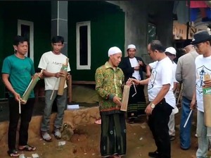 Kampanyekan AMIN, Komunitas Motor Bagi-bagi Kentongan Gratis di Bogor