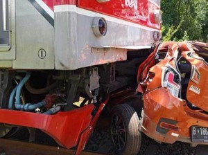 6 Fakta Tabrakan Mobil Vs KRL di Bogor Berujung 2 Orang Tutup Usia