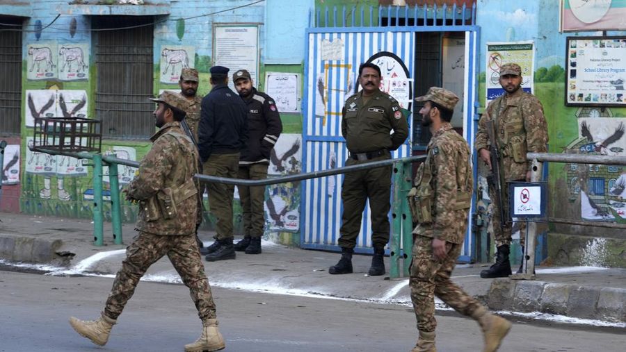 Pakistan resmi menggelar pemilihan umum (pemilu) hari ini, Kamis (8/2). (REUTERS/Navesh Chitrakar)