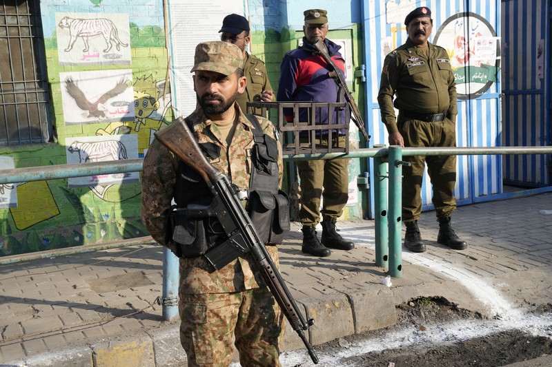 Pakistan resmi menggelar pemilihan umum (pemilu) hari ini, Kamis (8/2). (REUTERS/Navesh Chitrakar)